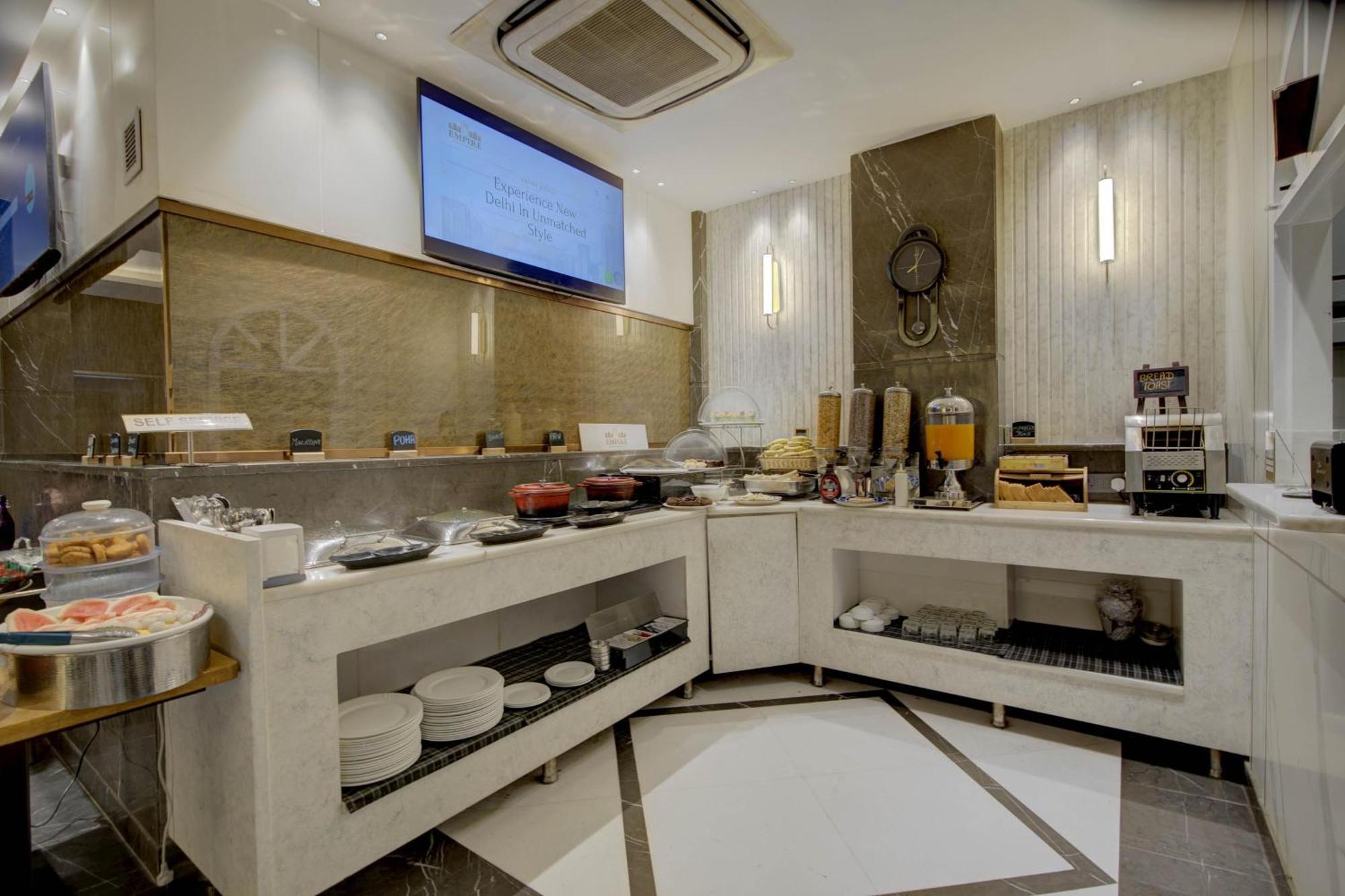 Hotel Delhi 55 -City Center Ню Делхи Екстериор снимка