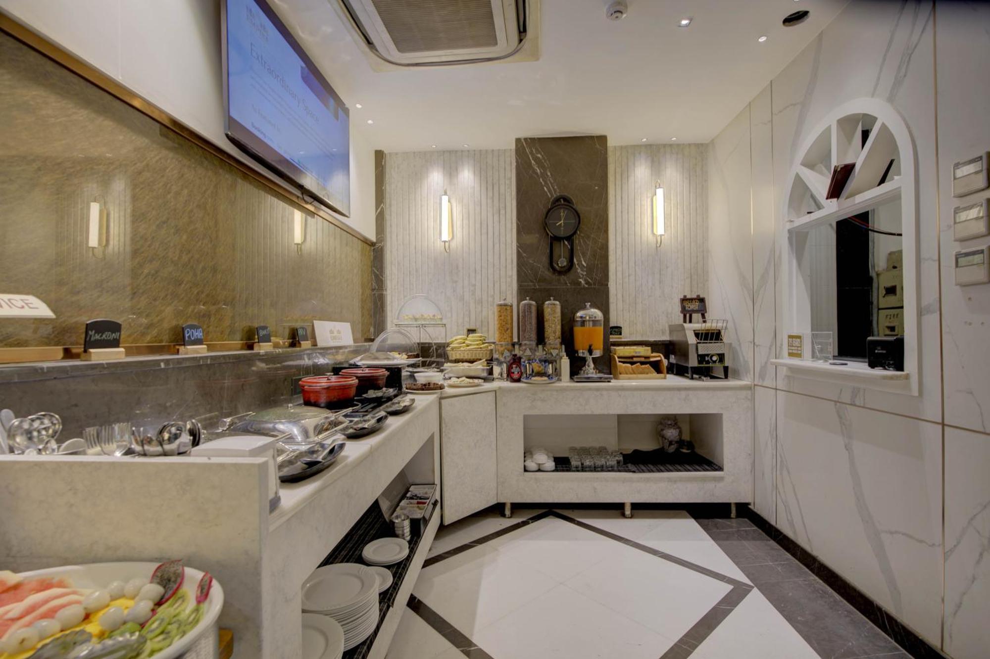Hotel Delhi 55 -City Center Ню Делхи Екстериор снимка