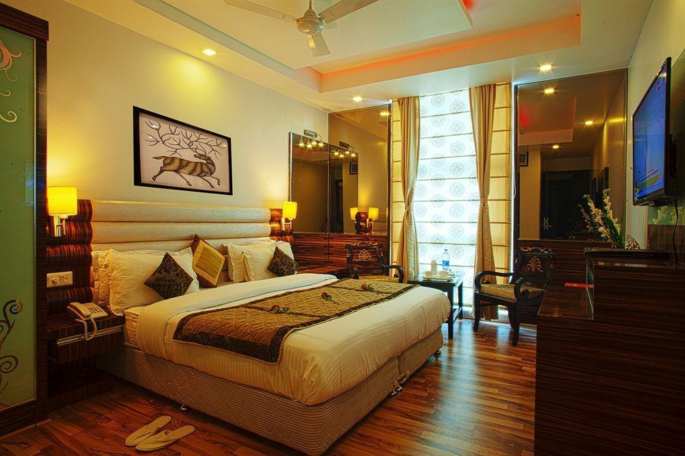 Hotel Delhi 55 -City Center Ню Делхи Екстериор снимка
