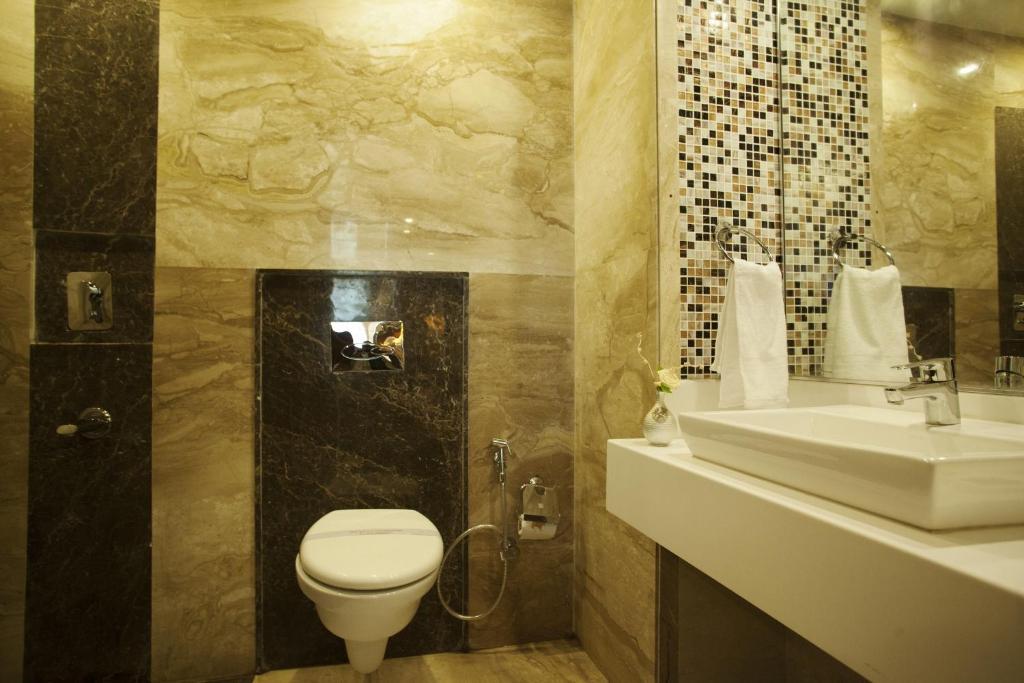 Hotel Delhi 55 -City Center Ню Делхи Екстериор снимка