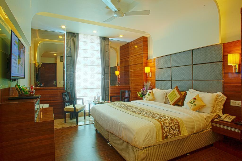 Hotel Delhi 55 -City Center Ню Делхи Екстериор снимка