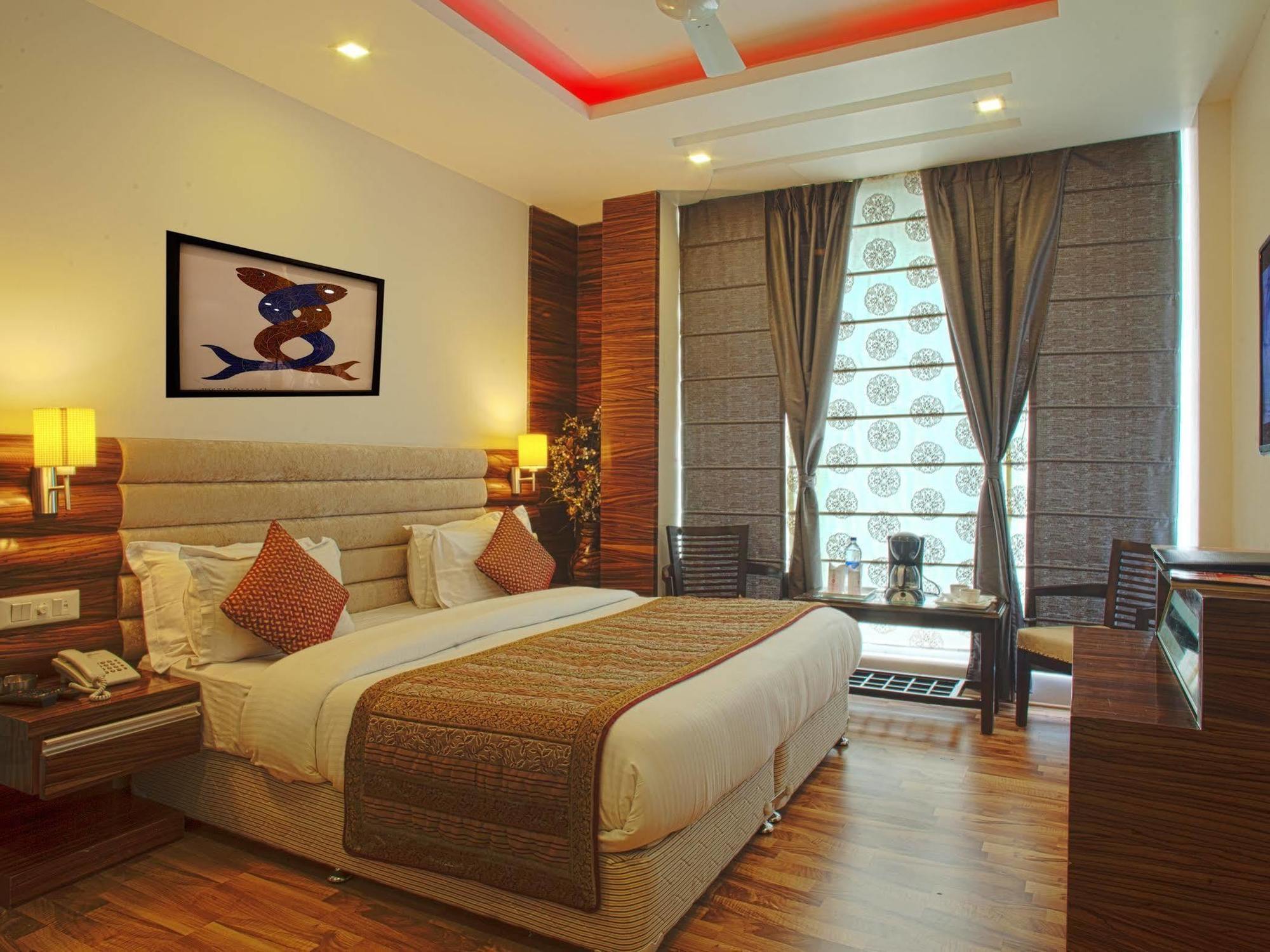 Hotel Delhi 55 -City Center Ню Делхи Екстериор снимка