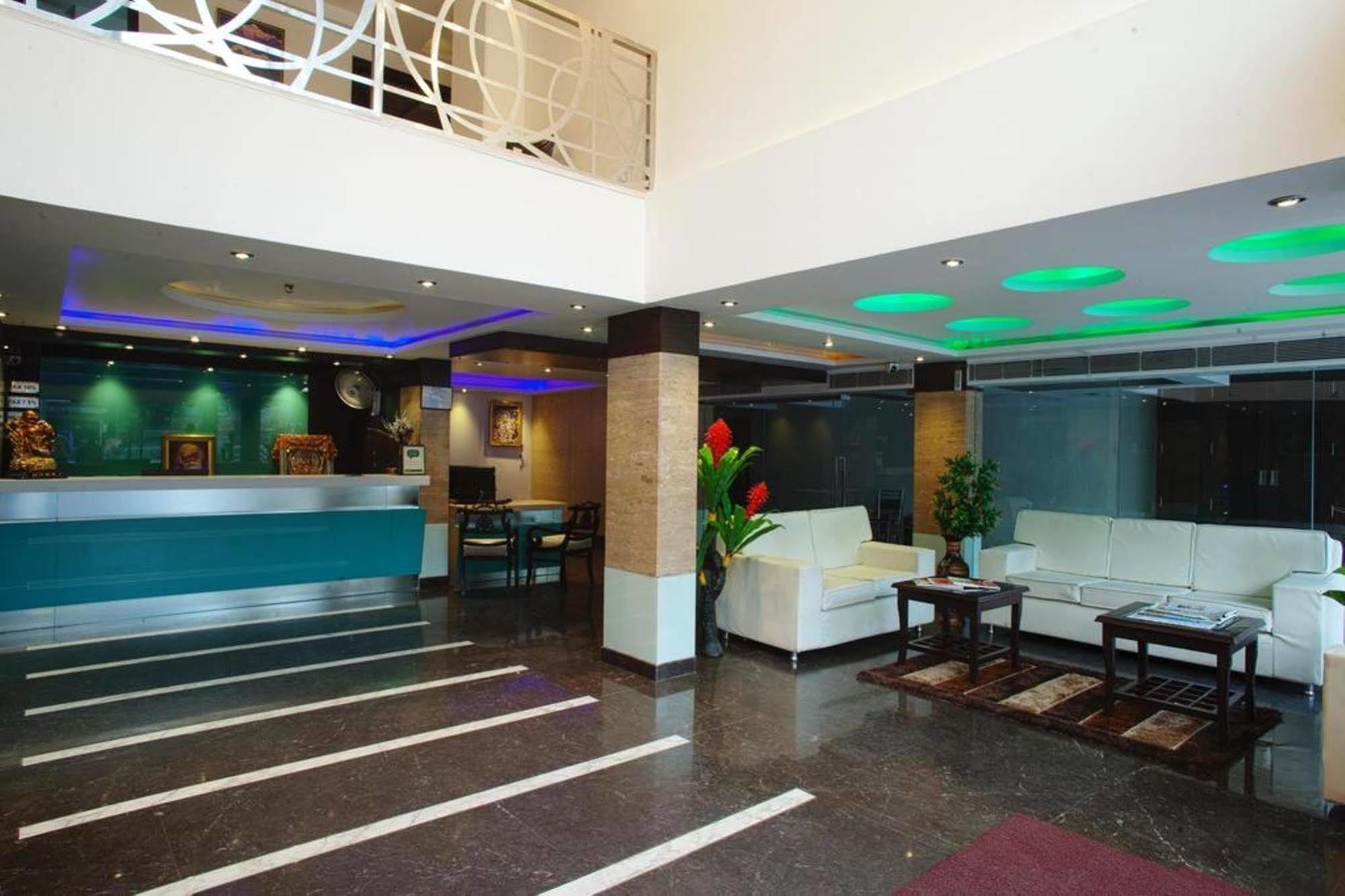 Hotel Delhi 55 -City Center Ню Делхи Екстериор снимка
